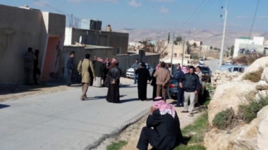 بالصور : الحزن والصدمة يخيمان على " عي " بعد اسر الكساسبة