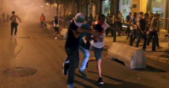 الأمن اللبناني يستخدم العنف مجددا مع متظاهري "طلعت ريحتكم" الأمن اللبناني يستخدم العنف مجددا مع متظاهري "طلعت ريحتكم"