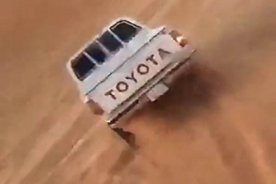 فيديو: مفحط يدهس مجموعة من الشباب في التطعيس.. ويسحق أحدهم بشكل مروع