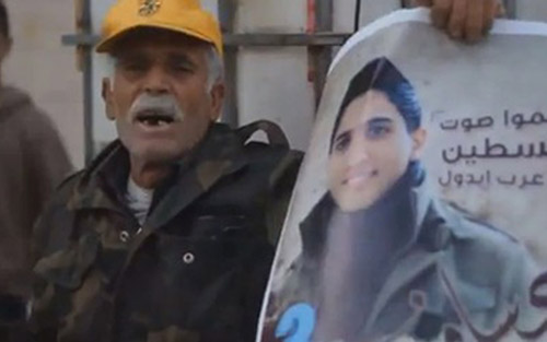 بائع المياة الذي اشتاق له محمد عساف يرد الجميل (فيديو) بائع المياة الذي اشتاق له محمد عساف يرد الجميل (فيديو)