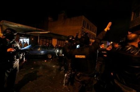 وقفات تضامنية مع الأمن والكرك في الجامعات والكليات الأردنية  ....