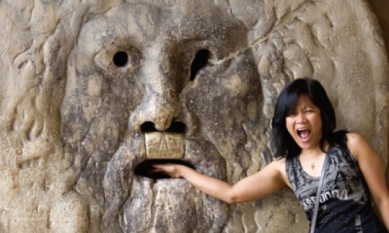 شاهد "فم الحقيقة" مقابل 2 يور فقط.. هذا ليس كذباً