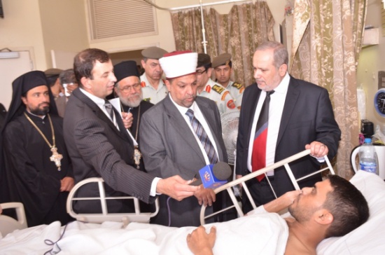وزير الاوقاف ونظيره الفلسطيني يزوران مصابي غزة بالمدينة الطبية وزير الاوقاف ونظيره الفلسطيني يزوران مصابي غزة بالمدينة الطبية