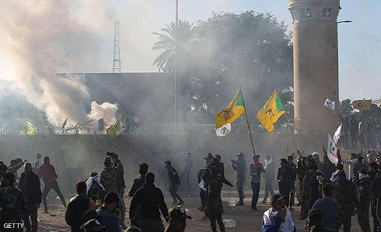 إصابات بالاختناق بصفوف الحشد الشعبي بمحيط السفارة الأميركية