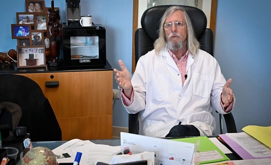 طبيب فرنسا المشاكس من جديد: كورونا قد ينتهي بعد شهر