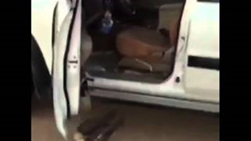 بالفيديو.. صقر مغمض العينين يهتدي لمكان صاحبه عند سماع صوته بالفيديو.. صقر مغمض العينين يهتدي لمكان صاحبه عند سماع صوته
