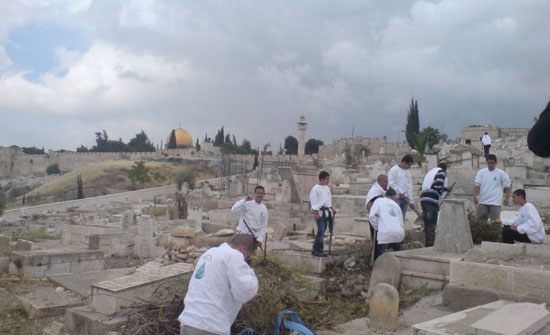 الأوقاف الفلسطينية تستنكر استهداف الاحتلال للمقابر الاسلامية بالقدس الأوقاف الفلسطينية تستنكر استهداف الاحتلال للمقابر الاسلامية بالقدس