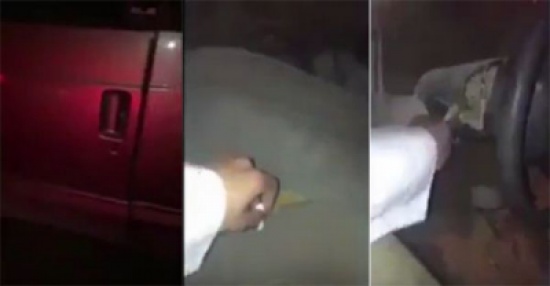 فيديو: سعودي يهشم سيارة مقيم مصري بسبب وقوفه خلفه فيديو: سعودي يهشم سيارة مقيم مصري بسبب وقوفه خلفه