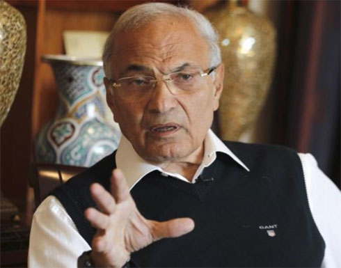 نيويورك تايمز: شفيق انسحب مجبرا من سباق الرئاسة بمصر