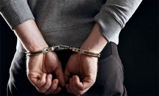 ضبط شخص انتحل صفة رجل أمن و سرق مبالغ مالية من وافدين ضبط شخص انتحل صفة رجل أمن و سرق مبالغ مالية من وافدين