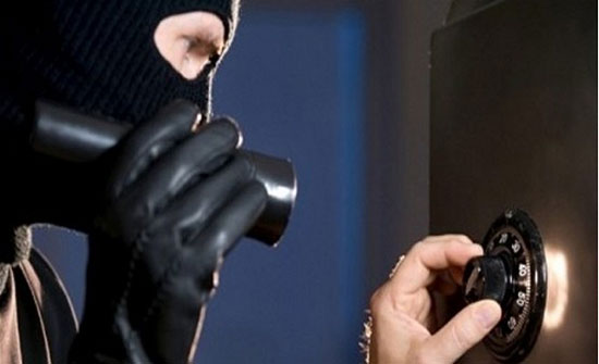 لص يترك بطاقة الهوية أثناء سرقة متجر في المانيا