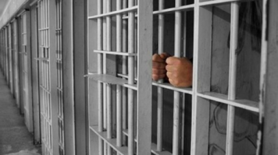 السجن لشاب قتل عمه وبراءة شقيقه ووالدته السجن لشاب قتل عمه وبراءة شقيقه ووالدته