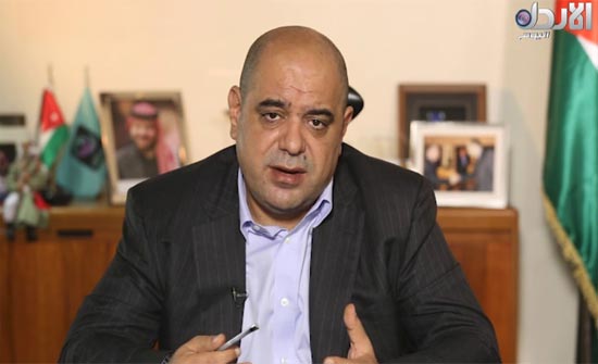 الهناندة يشارك طالبات مدرسة الصويفية الثانوية للبنات تجربته العملية