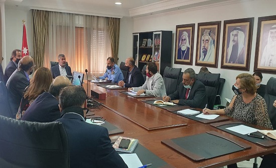 وزير البيئة يبحث مع الجمعيات تنفيذ مشروع التحريج الوطني