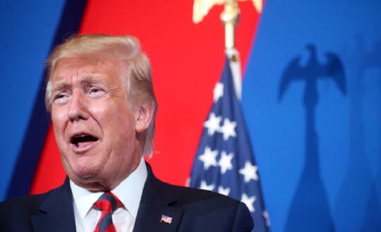 أمريكي يقاضي ترامب بسبب زوجته الأجنبية