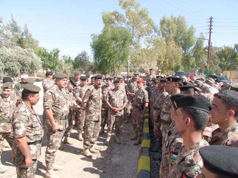 الزبن يزور إحدى وحدات المنطقة العسكرية الشمالية