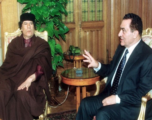 صحيفة إسرائيلية: حكام إيران قلقون من مصير مبارك والقذافي