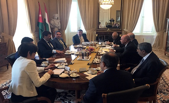 الفايز يبحث مع رئيس جمهورية هنجاريا الازمة السورية والقضية الفلسطينية الفايز يبحث مع رئيس جمهورية هنجاريا الازمة السورية والقضية الفلسطينية