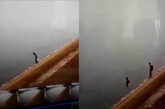 بالفيديو: لحظة غرق فتاتين في بحيرة وشابين يمتنعان عن مساعدتهما بالصين