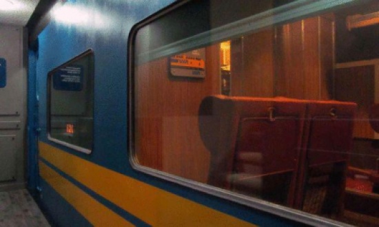 محب للقطارات يبني نموذجاً منها في قبو منزله