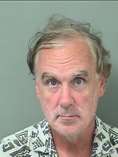 أمريكي يعيش مع 85 قطا !