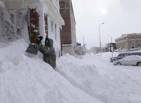 ولايات أميركية تستعد لعاصفة "جوناس"