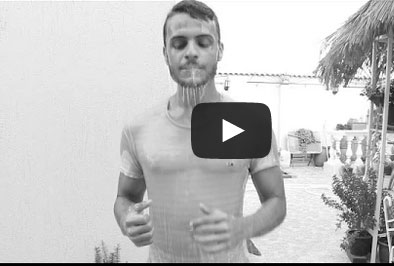 شاهد الفرق بين المصريين والأجانب فى تحدى «دلو الثلج»