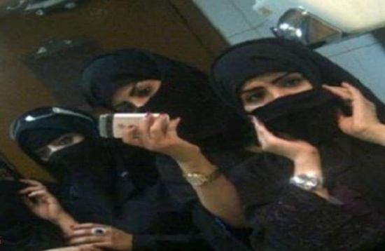 بعد تصويرهن وهن يرقصن في الجامعة.. هذه هي عقوبة مصورة مقطع الطالبات الراقصات! بعد تصويرهن وهن يرقصن في الجامعة.. هذه هي عقوبة مصورة مقطع الطالبات الراقصات!