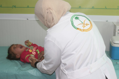 العيادات التخصصية السعودية تقدم المطاعيم لعدد 379 لاجئاً سوريا في الزعتري