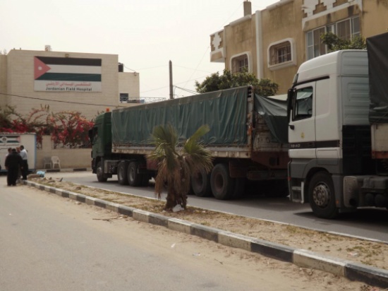 وصول قافلة تزويد المستشفى الميداني الاردني في غزة وصول قافلة تزويد المستشفى الميداني الاردني في غزة