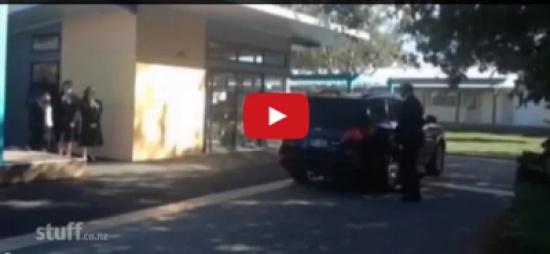 بالفيديو: أكبر كذبة أبريل في مدرسة نيوزلندية