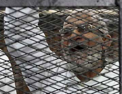 مرشد الإخوان يصف السيسي بالعسكري المستبد