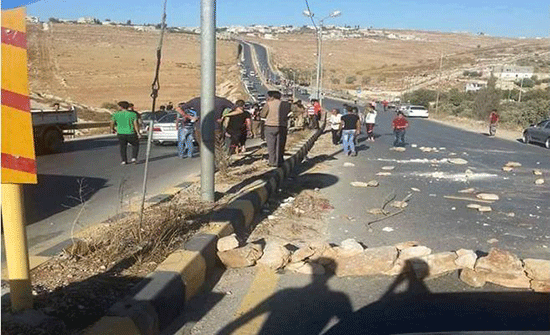 اغلاق شارع الستين بعد وفاة مواطن دهسا في اربد اغلاق شارع الستين بعد وفاة مواطن دهسا في اربد