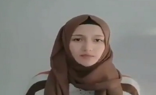 بالفيديو : فتاة ايغورية من تركستان توجه رسالة للمسلمين