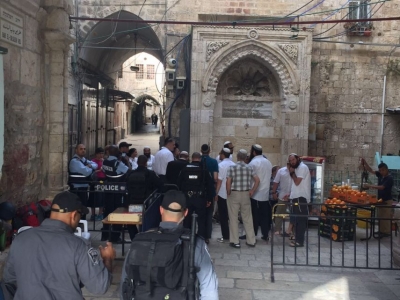 مستوطنون متطرفون يغلقون مسجدا في القدس مستوطنون متطرفون يغلقون مسجدا في القدس