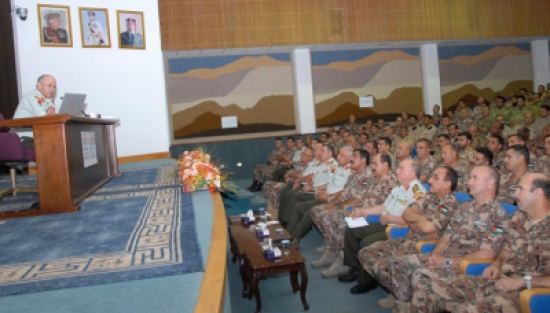 مدير عام الخدمات الطبية الملكية يحاضر في كلية القيادة والاركان الملكية الاردنية مدير عام الخدمات الطبية الملكية يحاضر في كلية القيادة والاركان الملكية الاردنية