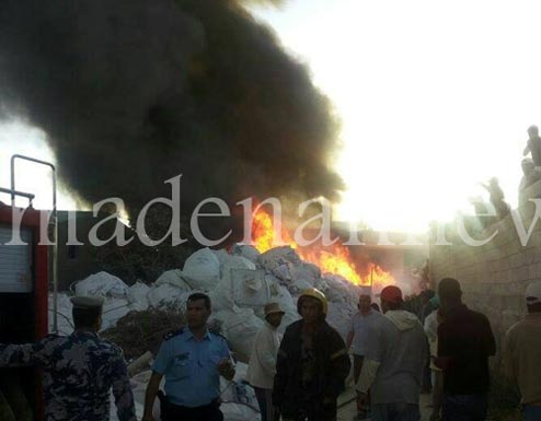 بالصور : حريق هائل بمصنع للبلاستيك في سحاب بالصور : حريق هائل بمصنع للبلاستيك في سحاب