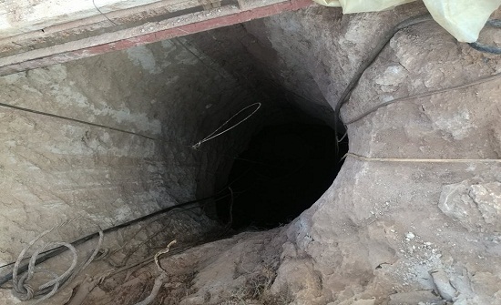 إنقاذ طفل اثر سقوطه في بئر ماء فارغ في عمان