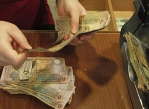 مصادر تكشف عن توجه الحكومة لوقف دعم المحروقات مصادر تكشف عن توجه الحكومة لوقف دعم المحروقات