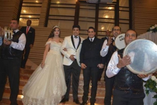 بالصور - زفاف جنوني لإبن مطرب "الزهر".. شاهدوا من شاركه فرحته! بالصور - زفاف جنوني لإبن مطرب "الزهر".. شاهدوا من شاركه فرحته!