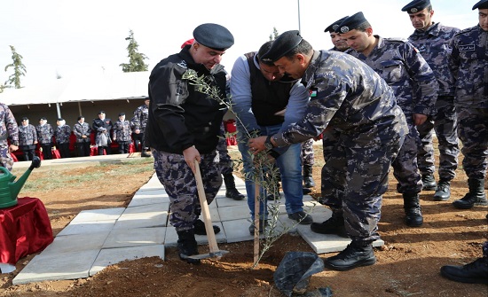 اللواء البزايعه يرعى احتفال الدفاع المدني بيوم الشجرة اللواء البزايعه يرعى احتفال الدفاع المدني بيوم الشجرة