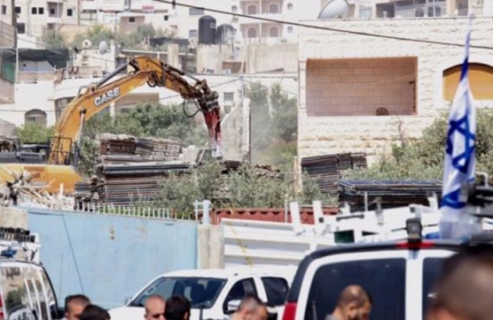 هدم 12 منزلا ومتجرا وتشييع شهيد بالقدس
