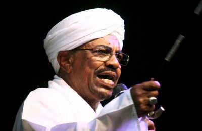 البشير يصدر مرسوما جمهوريا بحل الحكومة البشير يصدر مرسوما جمهوريا بحل الحكومة