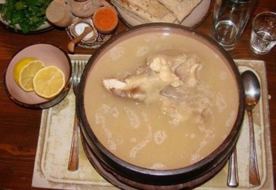 إعجاز علمي خطير في “شوربة الكوارع” وما تفعله بجسم الإنسان! إعجاز علمي خطير في “شوربة الكوارع” وما تفعله بجسم الإنسان!