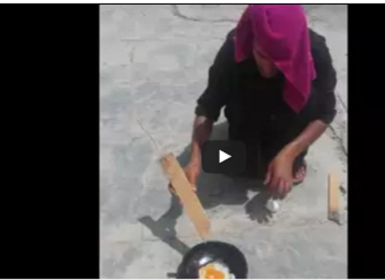 بالفيديو: عراقي يقلي البيض على حرارة الشمس!!