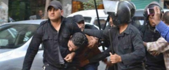 منظمة حقوقية: 17 ألف مصري اعتقلوا في 2015.. والسلطات تفتتح 3 سجون وتبني 3 أخرى منظمة حقوقية: 17 ألف مصري اعتقلوا في 2015.. والسلطات تفتتح 3 سجون وتبني 3 أخرى