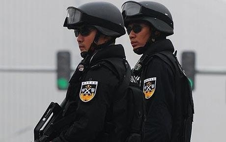 الصين: مقتل 21 شخصاً بينهم رجال شرطة بمواجهات في منطقة ذات غالبية مسلمة الصين: مقتل 21 شخصاً بينهم رجال شرطة بمواجهات في منطقة ذات غالبية مسلمة