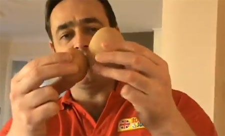 بيضة داخل بيضة