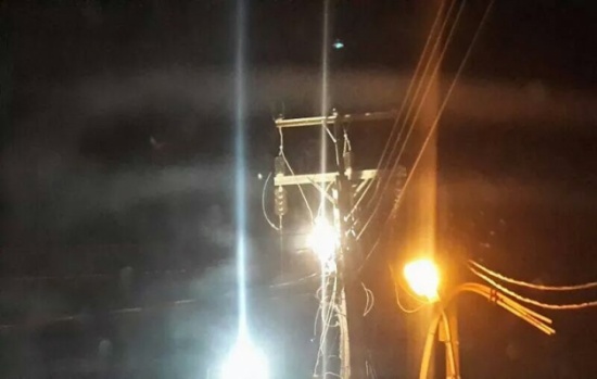إشتعال عامود كهرباء في الرمثا إشتعال عامود كهرباء في الرمثا