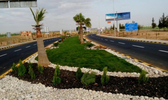 بالصور : شاهد كيف أصبح مدخل المطار بعد التزيين